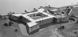 Black-and-white photo of Castillo de San Marcos